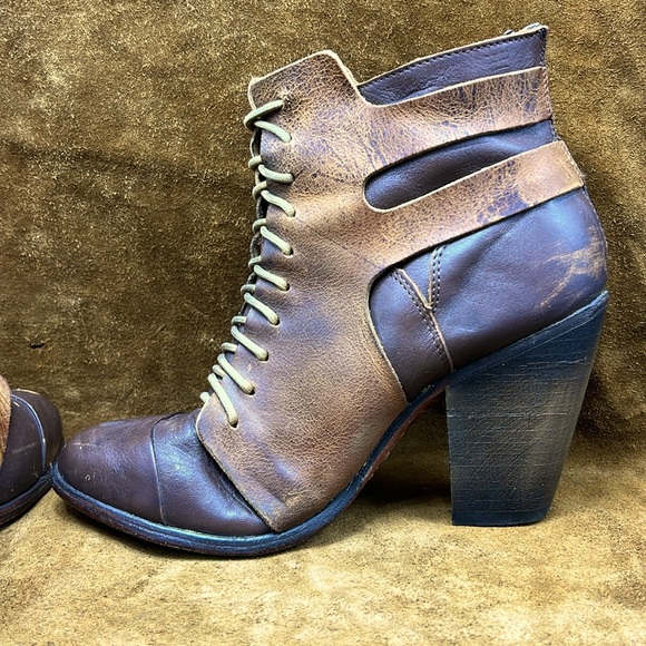 Freebird Heeled Ankle Boots - Picture 5 of 11